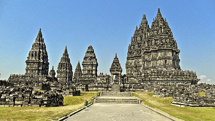 'Prambanan, North Gate' by Asienreisender